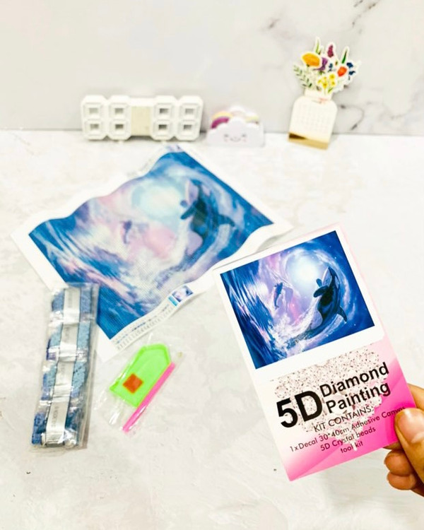 نقاشی نگینی طرح نهنگ