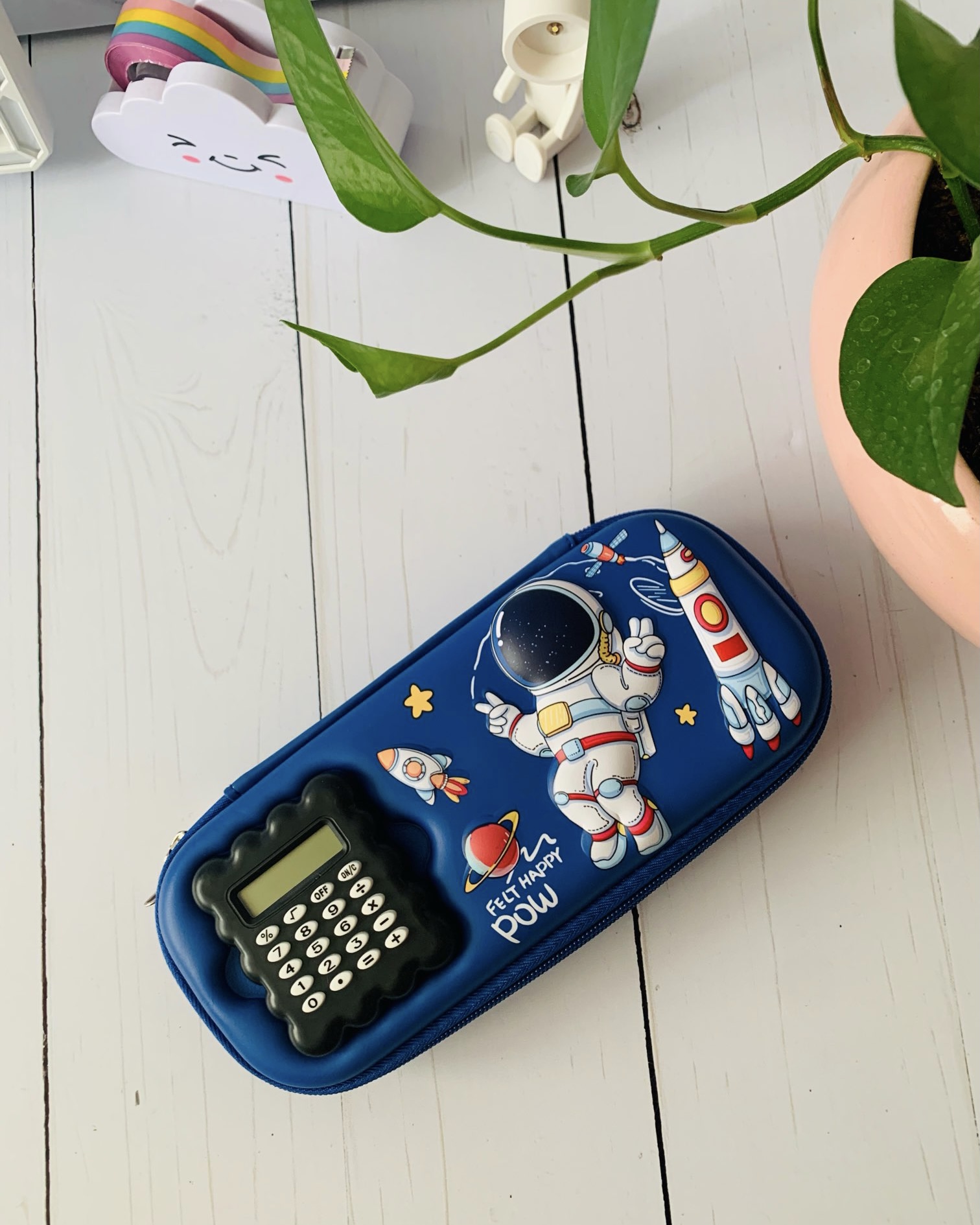 جامدادی نیمه تبلتی فضانورد