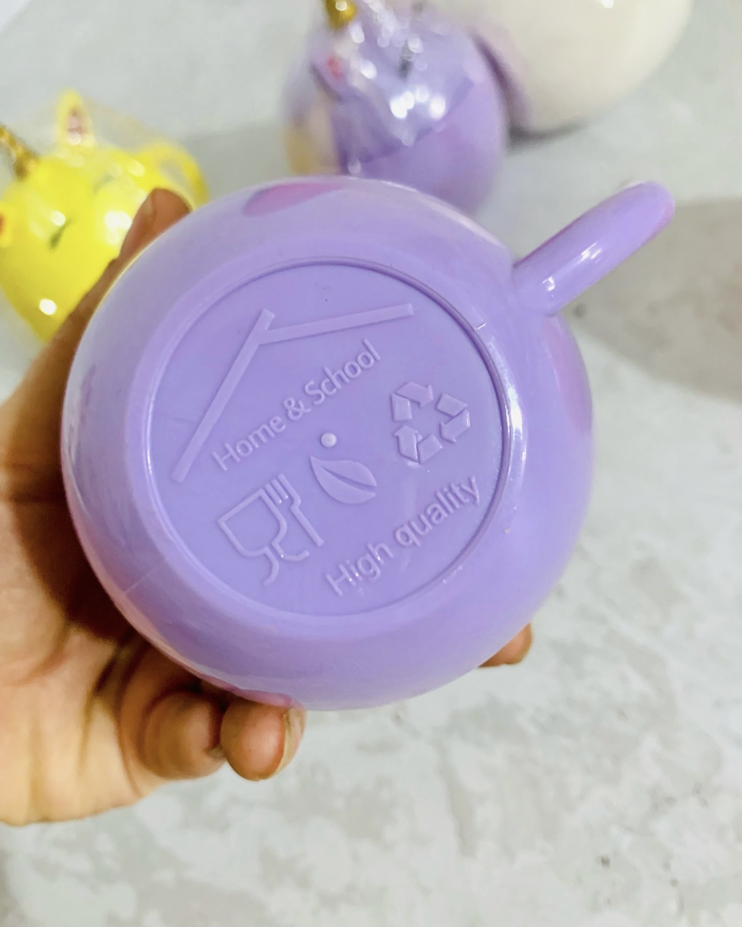 لیوان در دار بچگونه