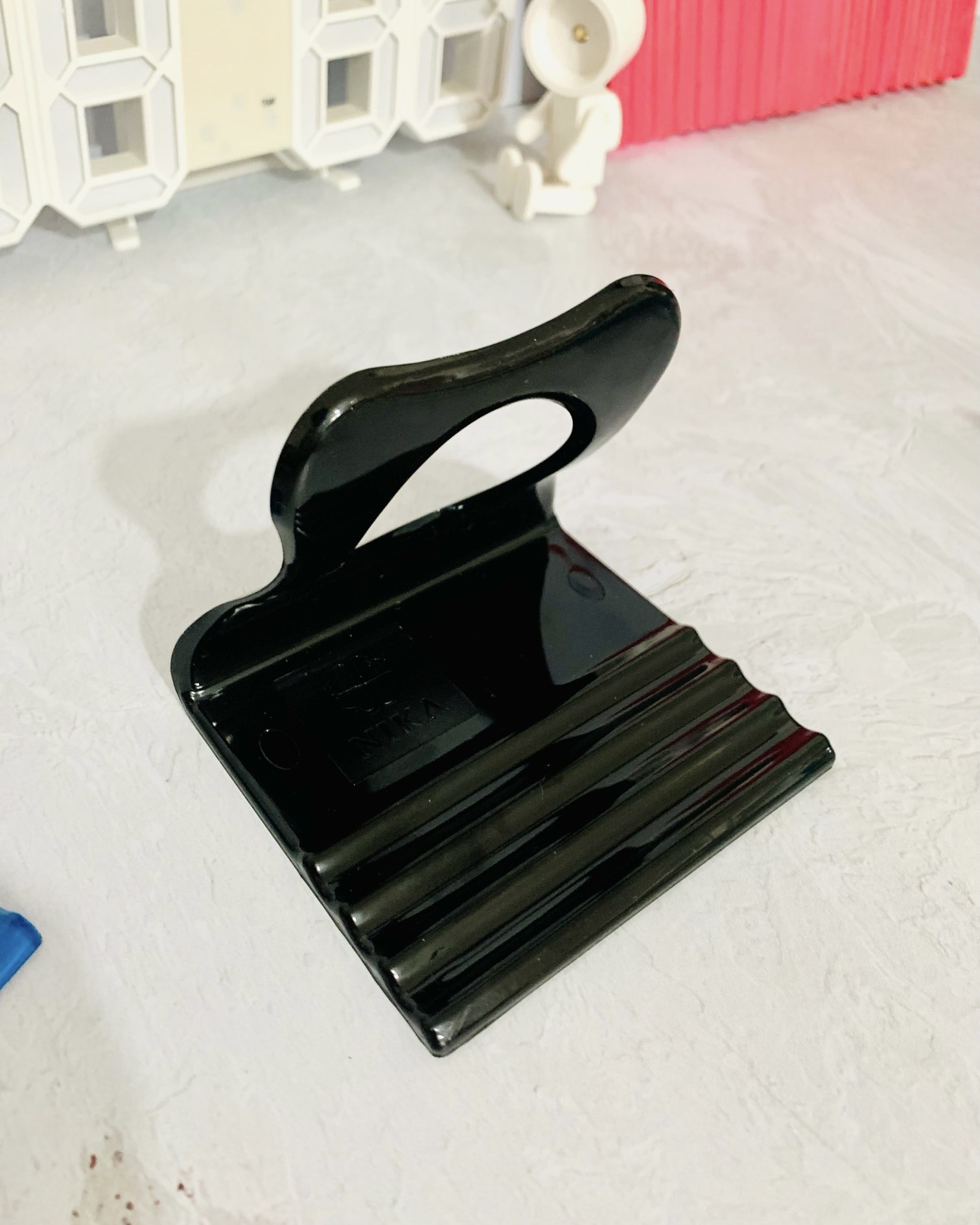 نگهدارنده گوشی به سیم شارژر