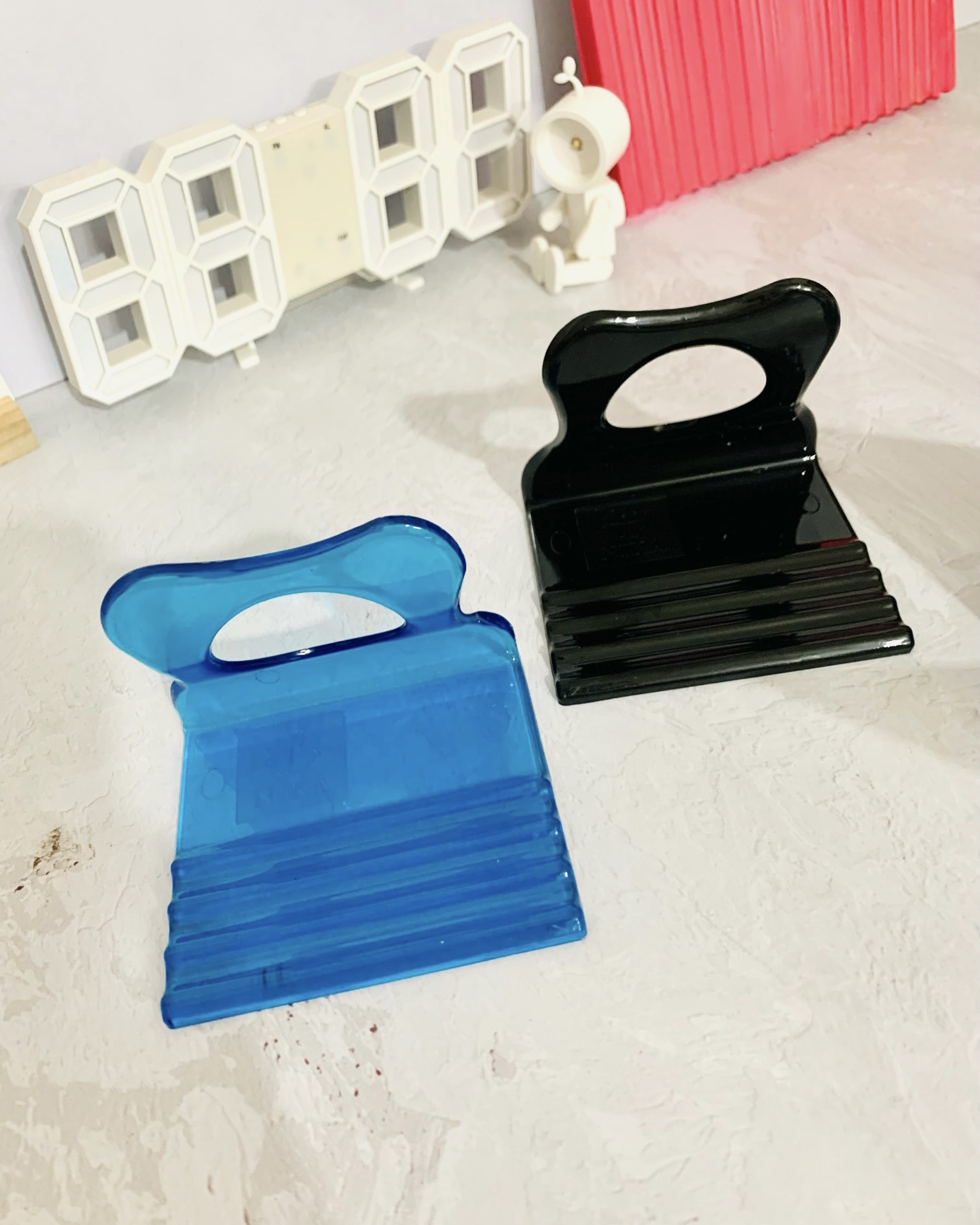 نگهدارنده گوشی و‌تبلت کنار دیوار