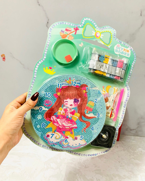 ساعت رومیزی الماسی